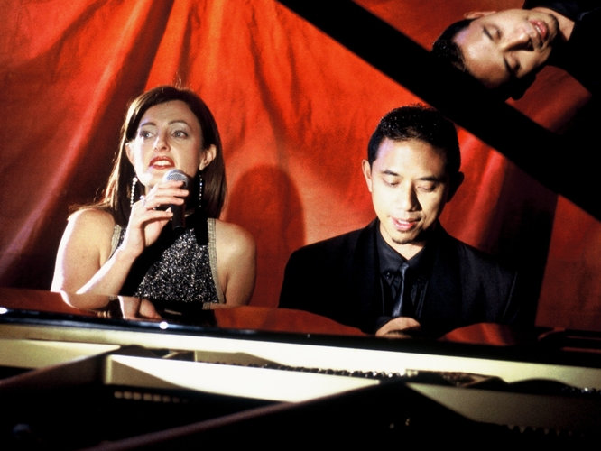 Photo of Didi Mudigdo on Piano and Natalie Oliver on vocals